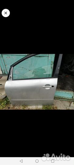 Продам левую переднюю дверь