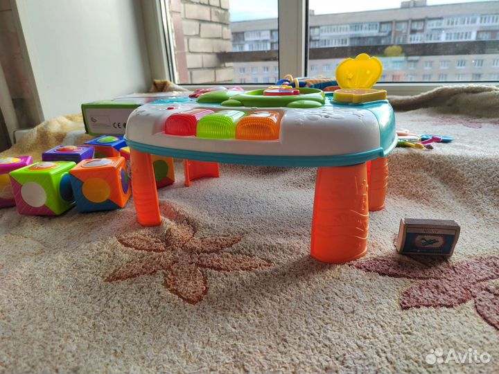 Муз столик, коврик с машинками, кубики, развивающ