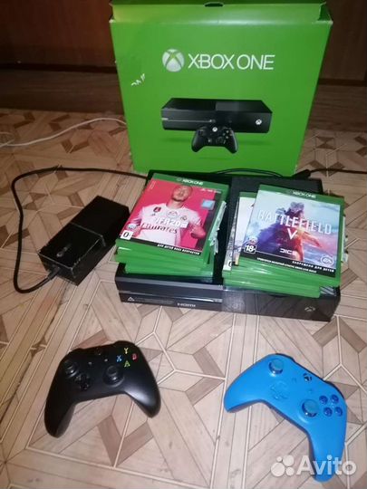 Xbox One 9 игр и 2 джойстика