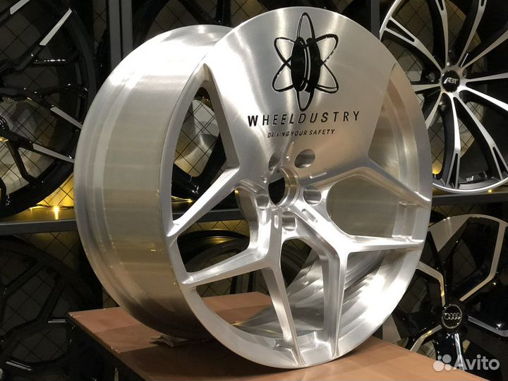 Кованые диски R22 для Rolls-Royce Cullinan