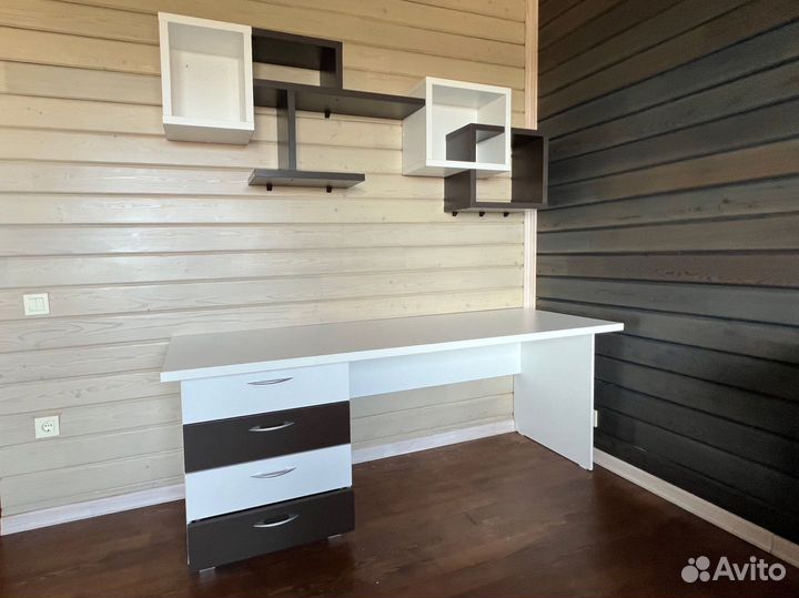 Письменный стол для школьника белый