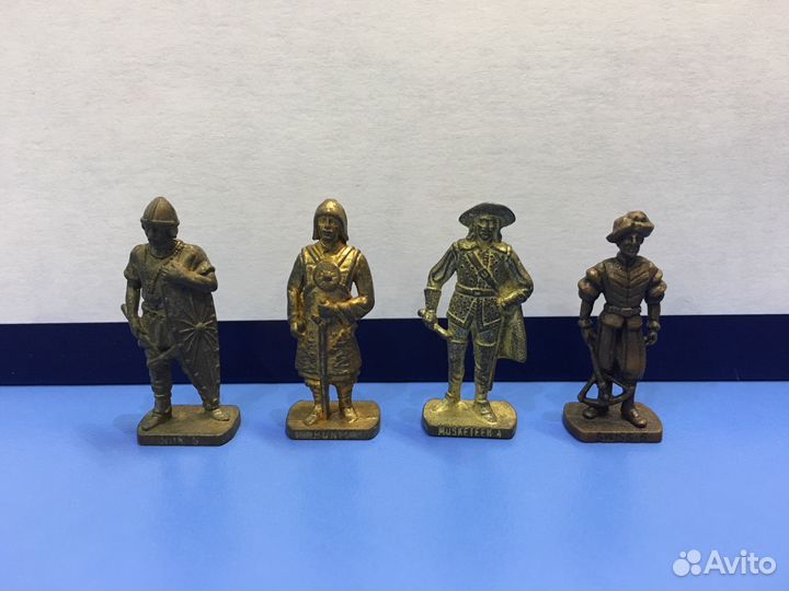 Металлические солдатики