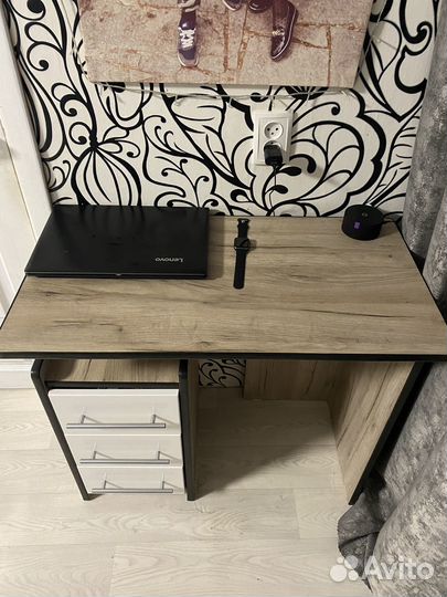 Письменный стол