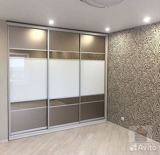 Шкаф с полками