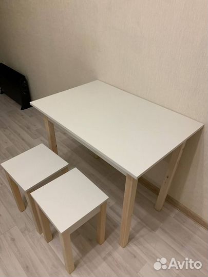 Стол кухонный