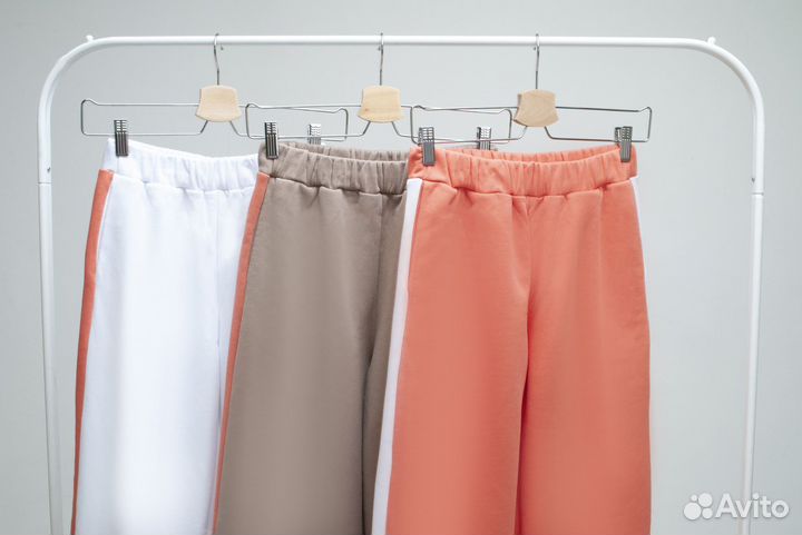 Брюки с лампасами