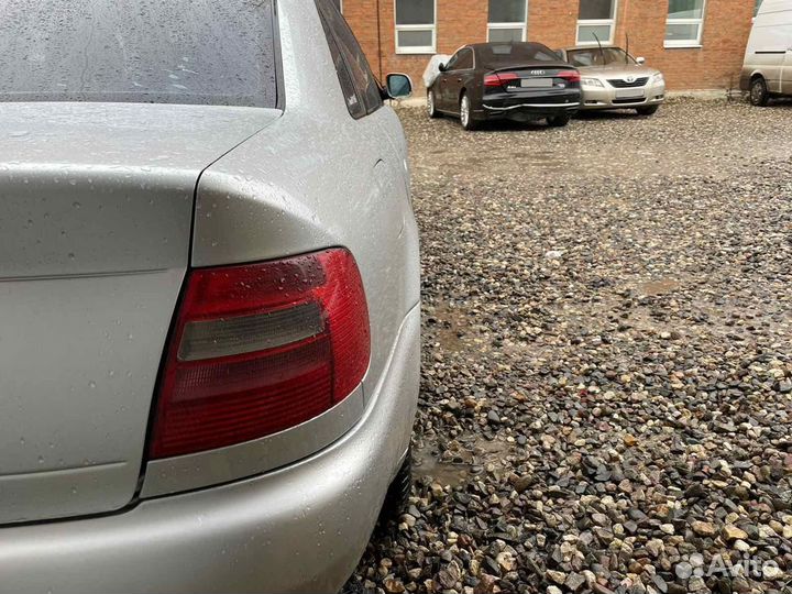 Audi A4 1.8 МТ, 1998, 259 039 км