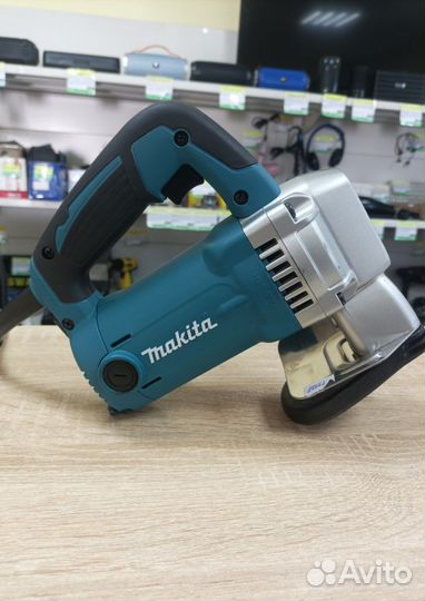 Ножницы по металлу листовые Makita JS3201J