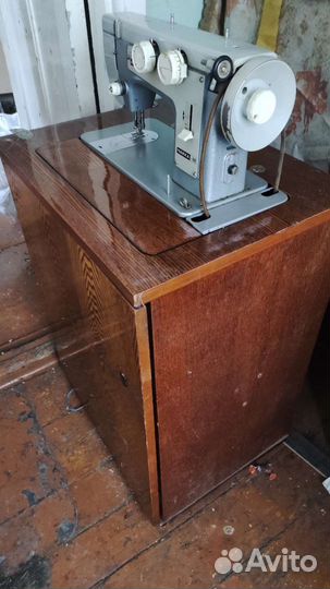 Швейная машинка Чайка