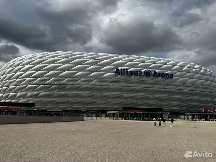 Книга с автографом футболиста Криштиану Роналду