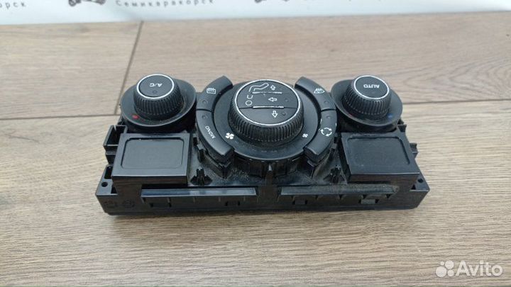 Блок управления климат-контролем Peugeot 308