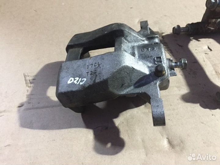 Суппорт тормозной передний левый Honda Accord 10