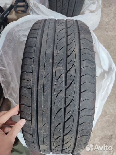 Aderenza AT Trak 235/45 R17
