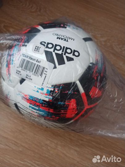 Футбольный мяч adidas