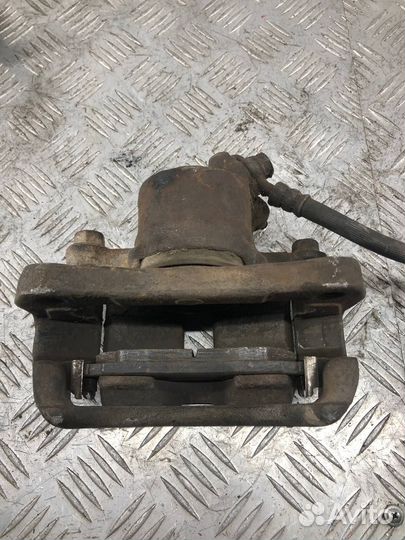 Суппорт передний правый Митсубиши Лансер 8