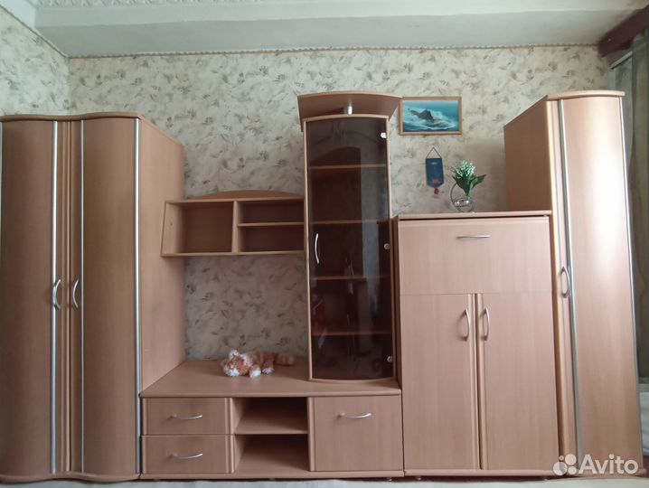 Стенка горка в гостиную со шкафом для одежды. бу