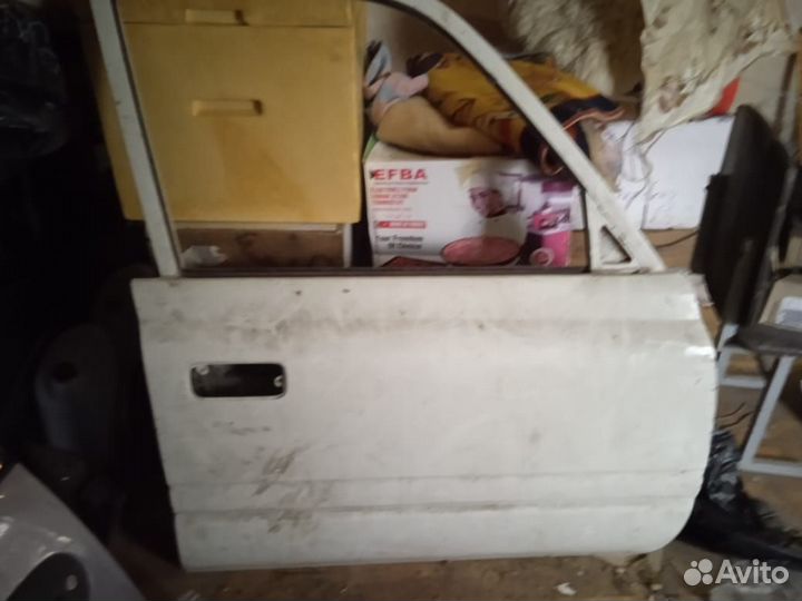 Передняя правая дверь на Тойота 80