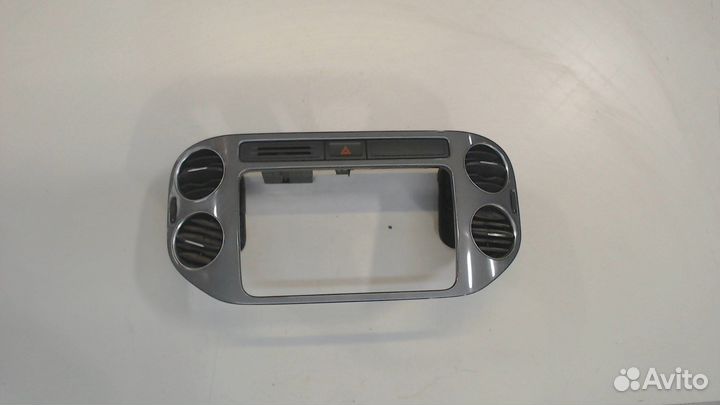 Рамка под магнитолу Volkswagen Tiguan, 2014