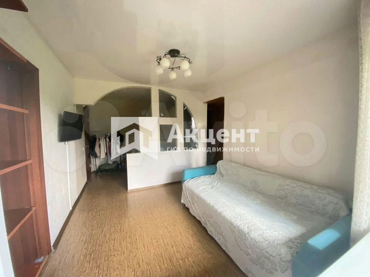 2-к. квартира, 40 м², 3/3 эт.