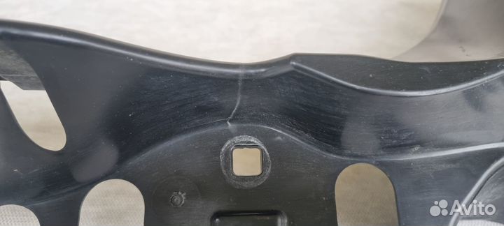 Кронштейн заднего бампера центральный BMW F10