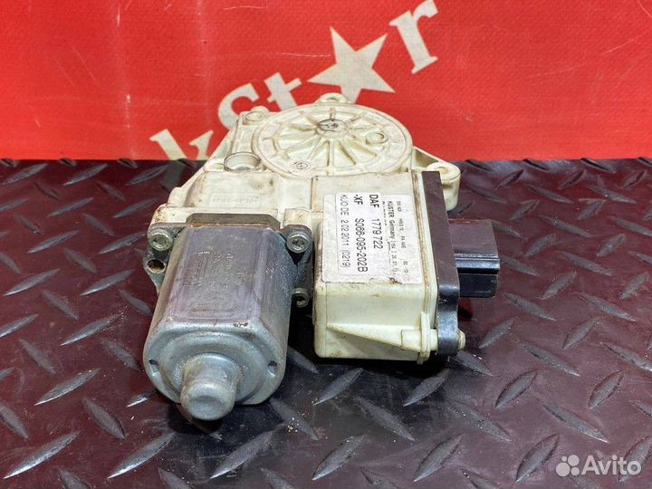 Моторчик стеклоподъемника правый Daf XF105