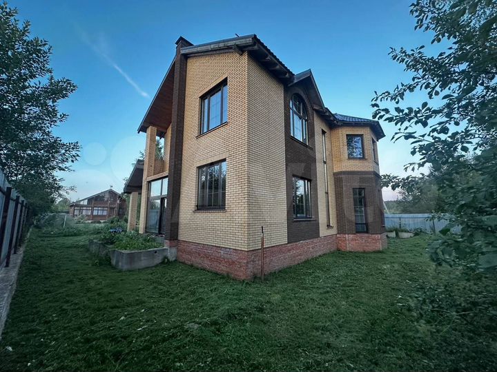 Дом 271 м² на участке 12 сот.