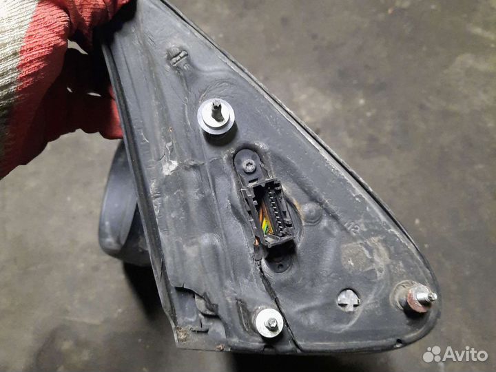Левое зеркало Renault megane 1