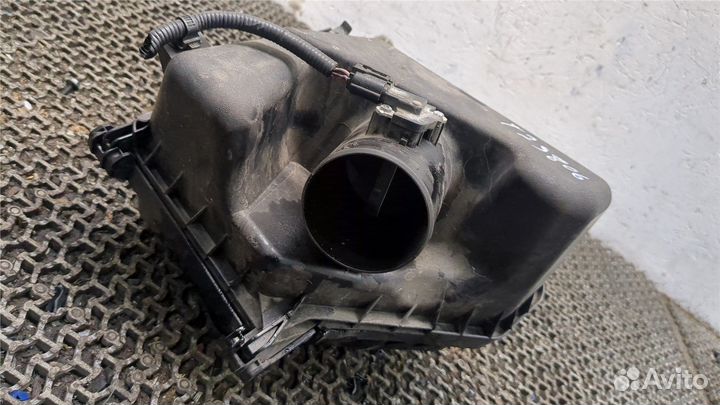 Корпус воздушного фильтра Toyota Avensis 3, 2012