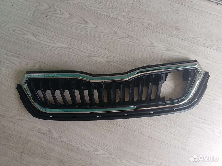 Решетка радиатора skoda rapid