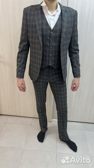 Мужской костюм тройка 48