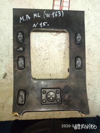 Кнопка стеклоподъемника Mercedes-Benz M-Class
