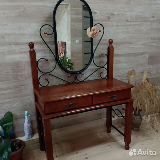 Туалетный столик
