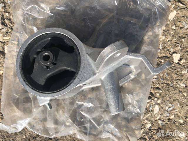 Подушка двигателя задняя Toyota дует