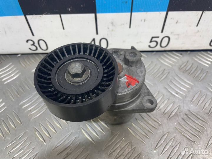 Б/У Натяжитель ремня с роликом MB#001