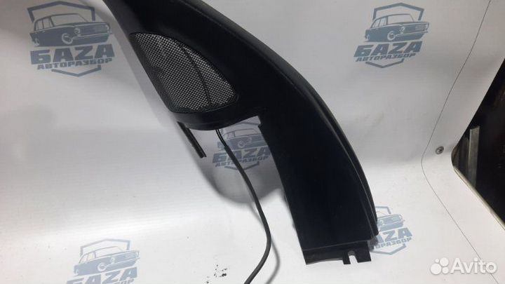 Уплотнитель стекла двери передний левый Bmw