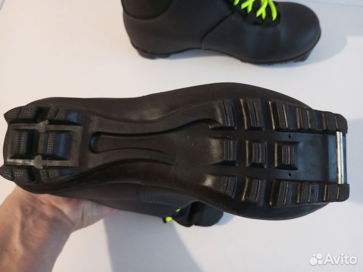 Лыжные ботинки детские 35 размер