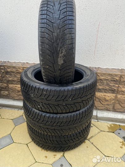 Hankook Winter I'Cept iZ 2 W616 215/55 R17 98T