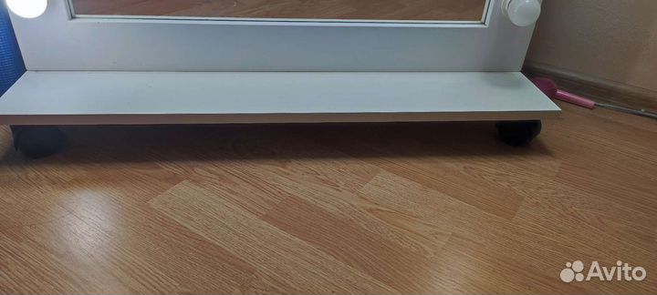 Гримерное зеркало с лампочками