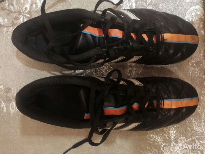 Футбольные бутсы adidas