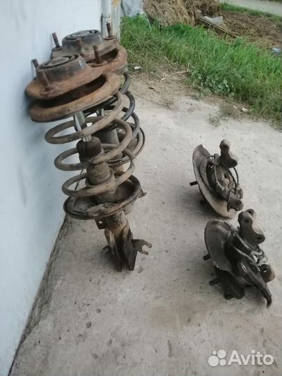 Стойка передняя правая 1.8 GDI Митсубиси каризма