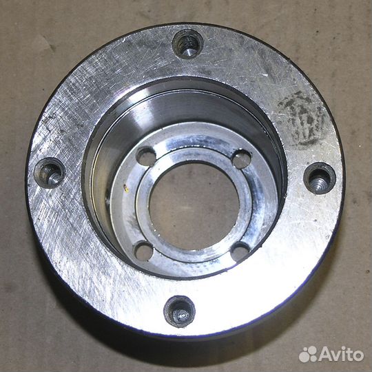 Вал шкива привода генератора