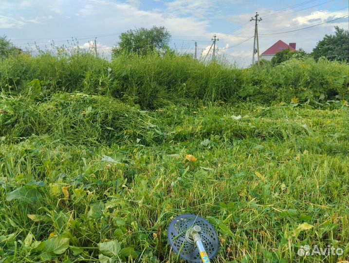 Покос травы триммером