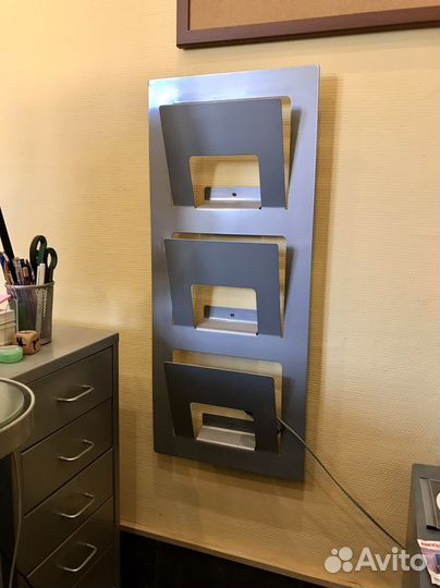 Полка настенная для бумаг в офис