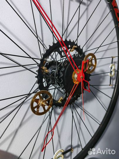 Дизайнерские часы из велосипедного колеса 28