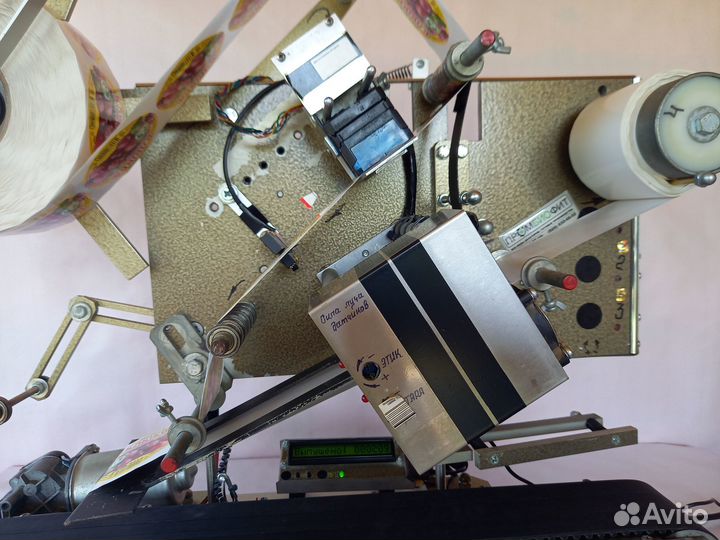 Этикетировщик с конвеером