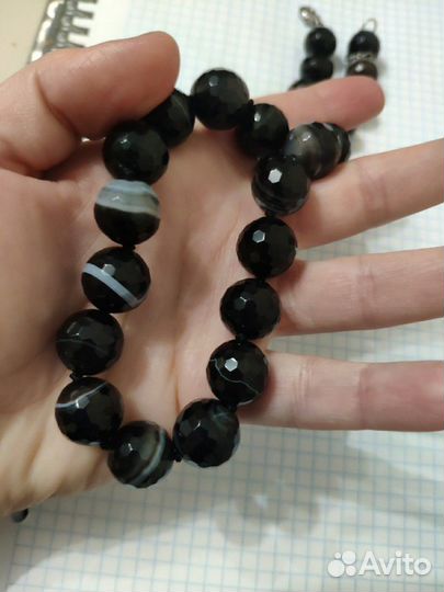 Разные украшения из натуральных камней