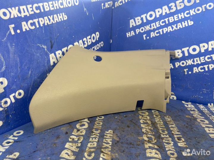 Обшивка задней стойки Mazda Mpv минивен GY-DE 2001