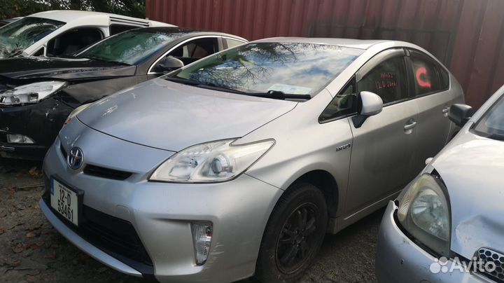 Дверь передняя левая toyota prius XW30 2012