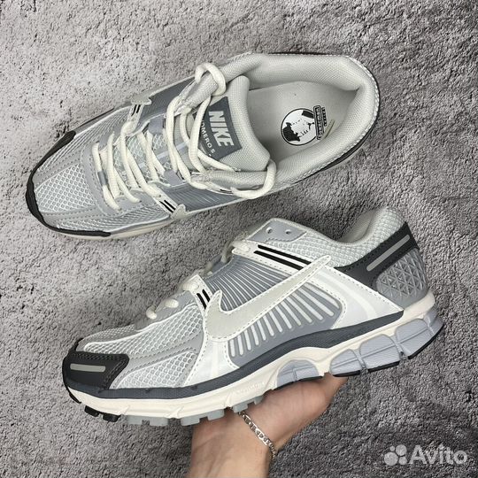 Кроссовки Nike Air Zoom Vomero 5