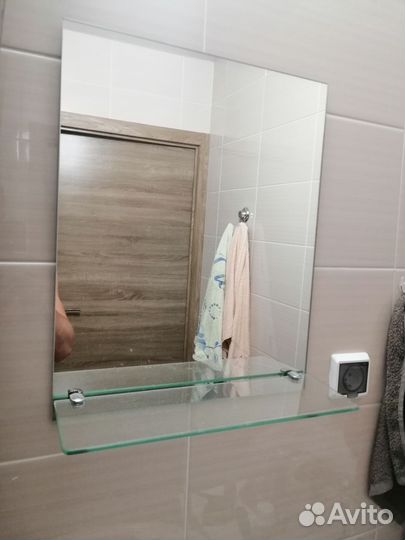 Зеркало с полочкой